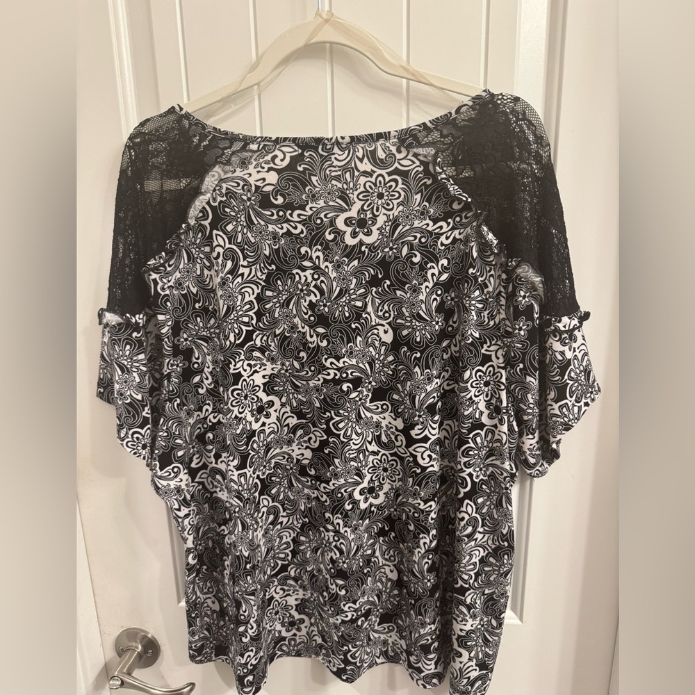Adrienne Vittadini Plus Size 3X Black and White Paisley Top - Picture 6 of 6